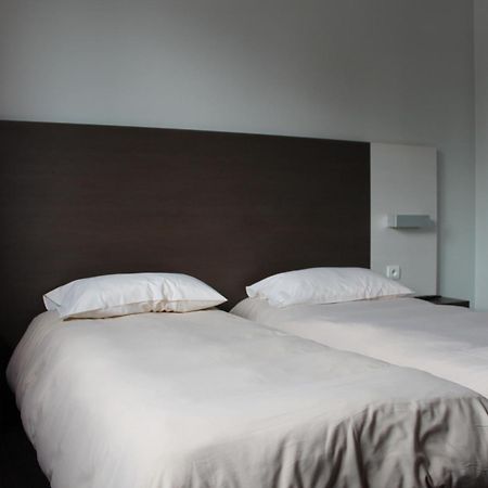 Hotel La Hourquie Cafe Morlaas Zimmer foto
