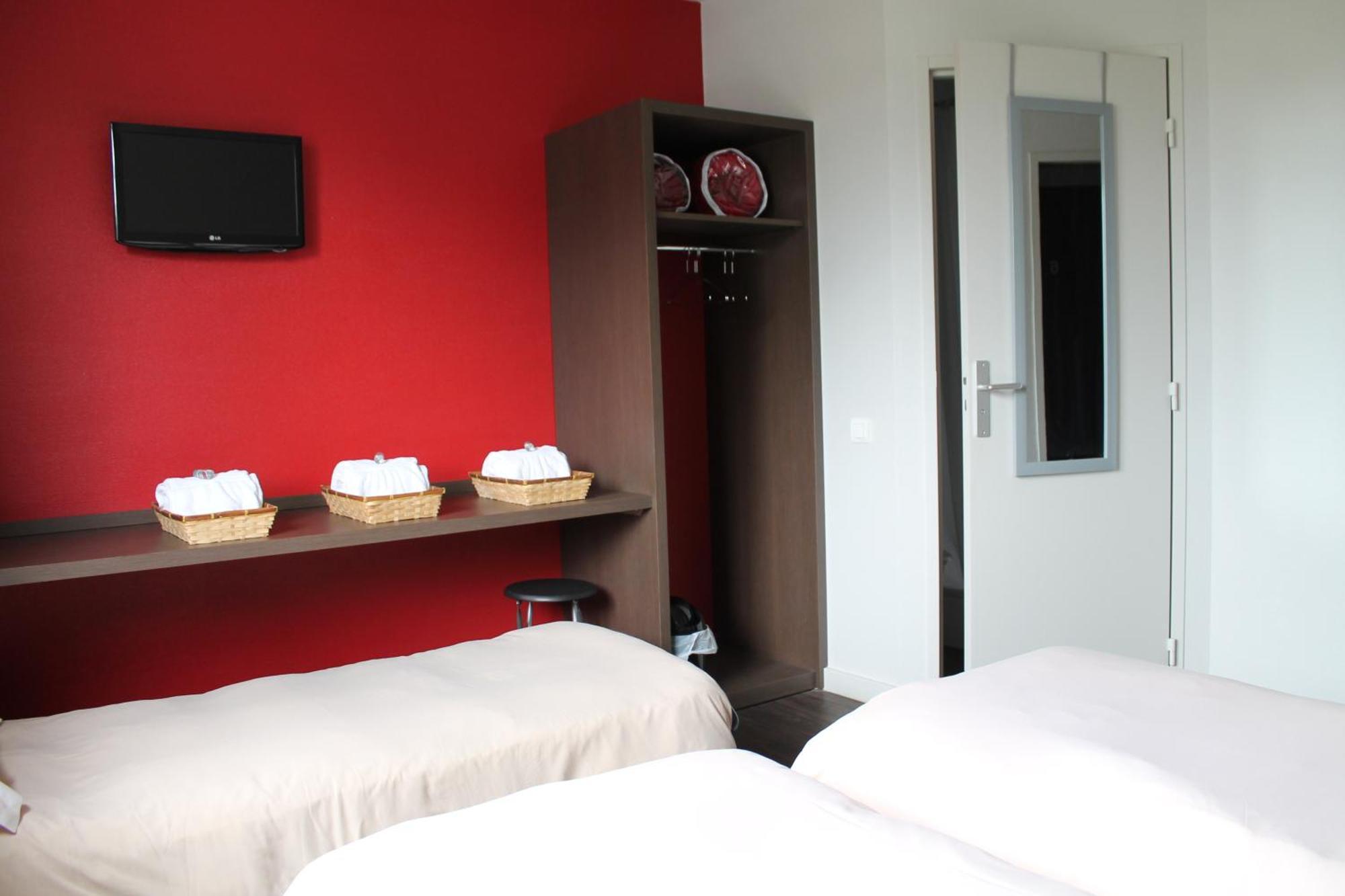 Hotel La Hourquie Cafe Morlaas Zimmer foto