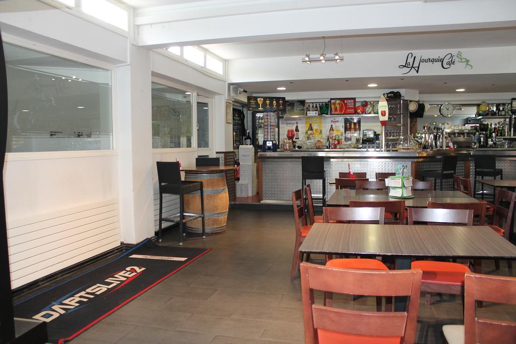 Hotel La Hourquie Cafe Morlaas Exterior foto